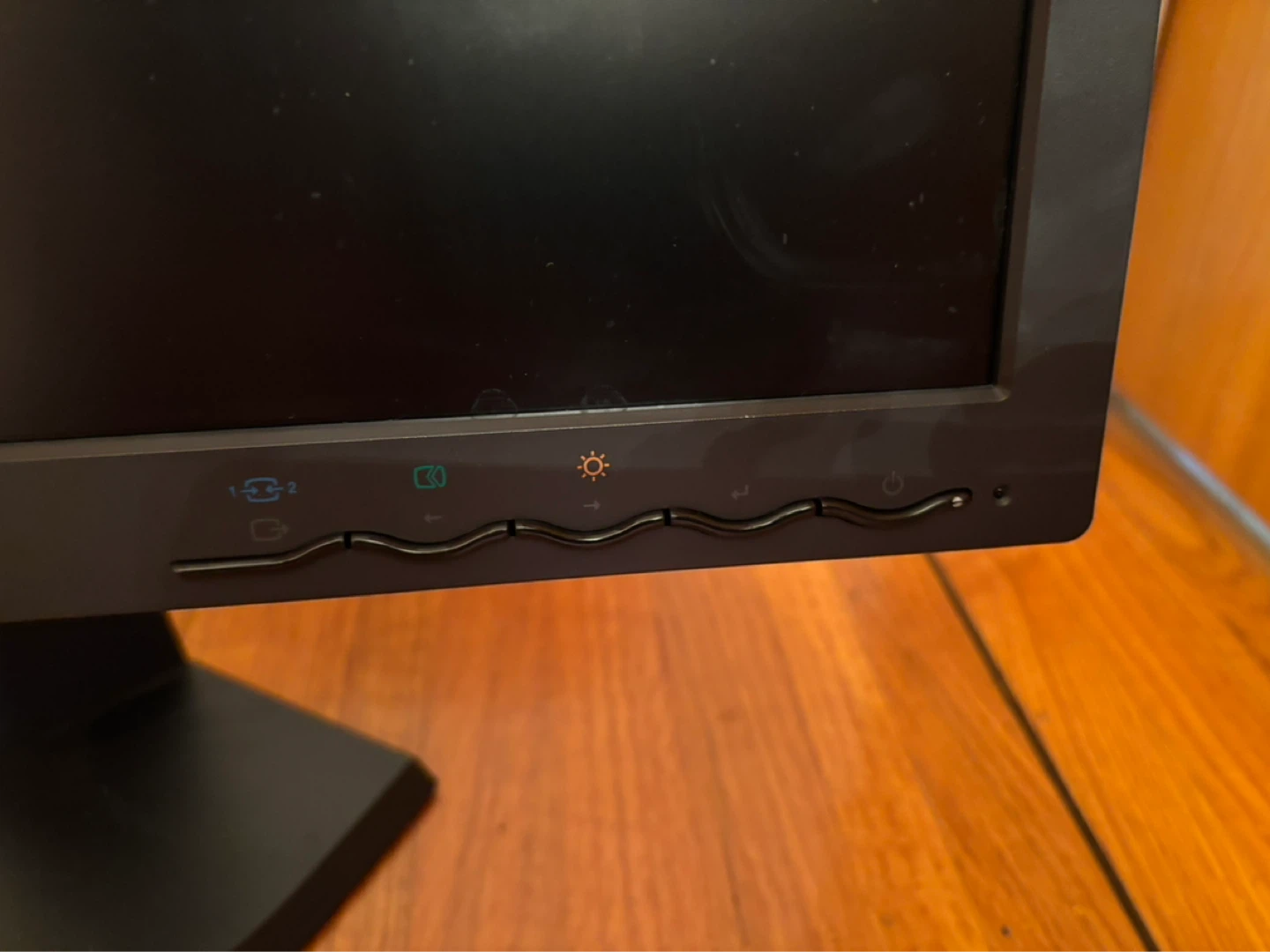 Lenovo ThinkVision Monitor – DisplayPort, DVI, VGA + USB Hub - photo 3