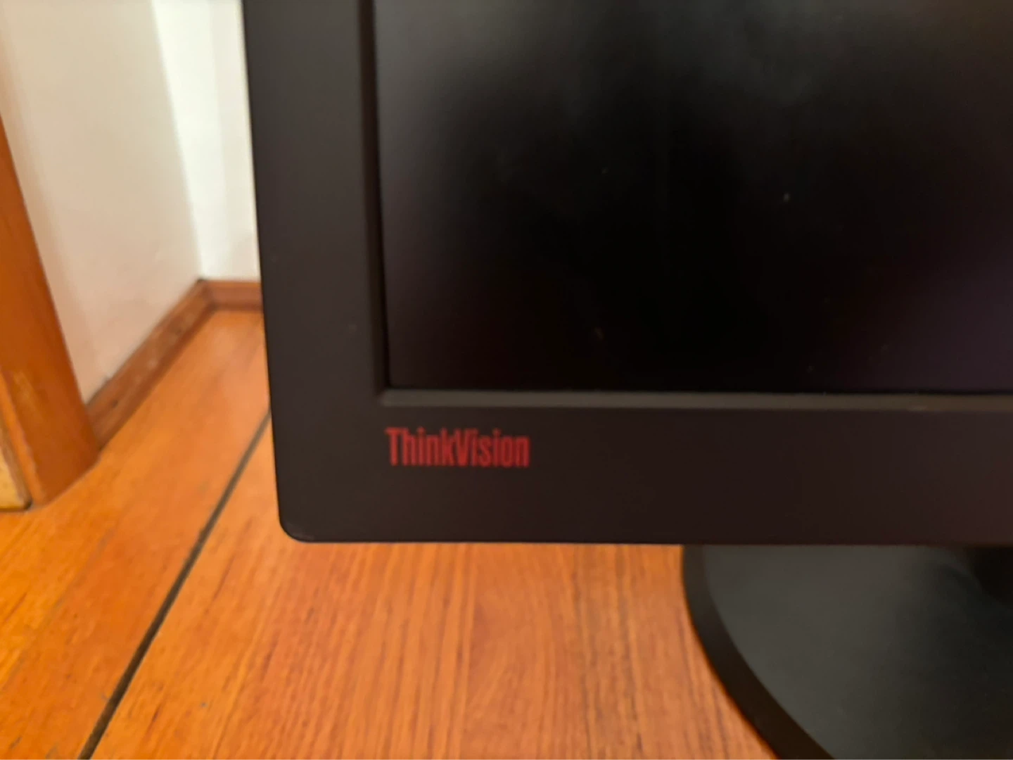 Lenovo ThinkVision Monitor – DisplayPort, DVI, VGA + USB Hub - photo 2