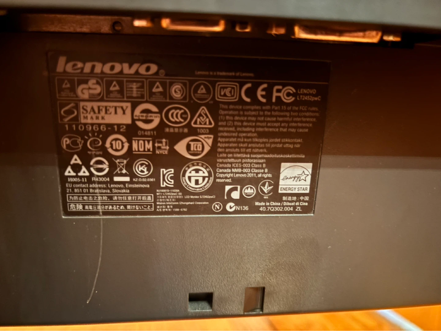 Lenovo ThinkVision Monitor – DisplayPort, DVI, VGA + USB Hub - photo 5