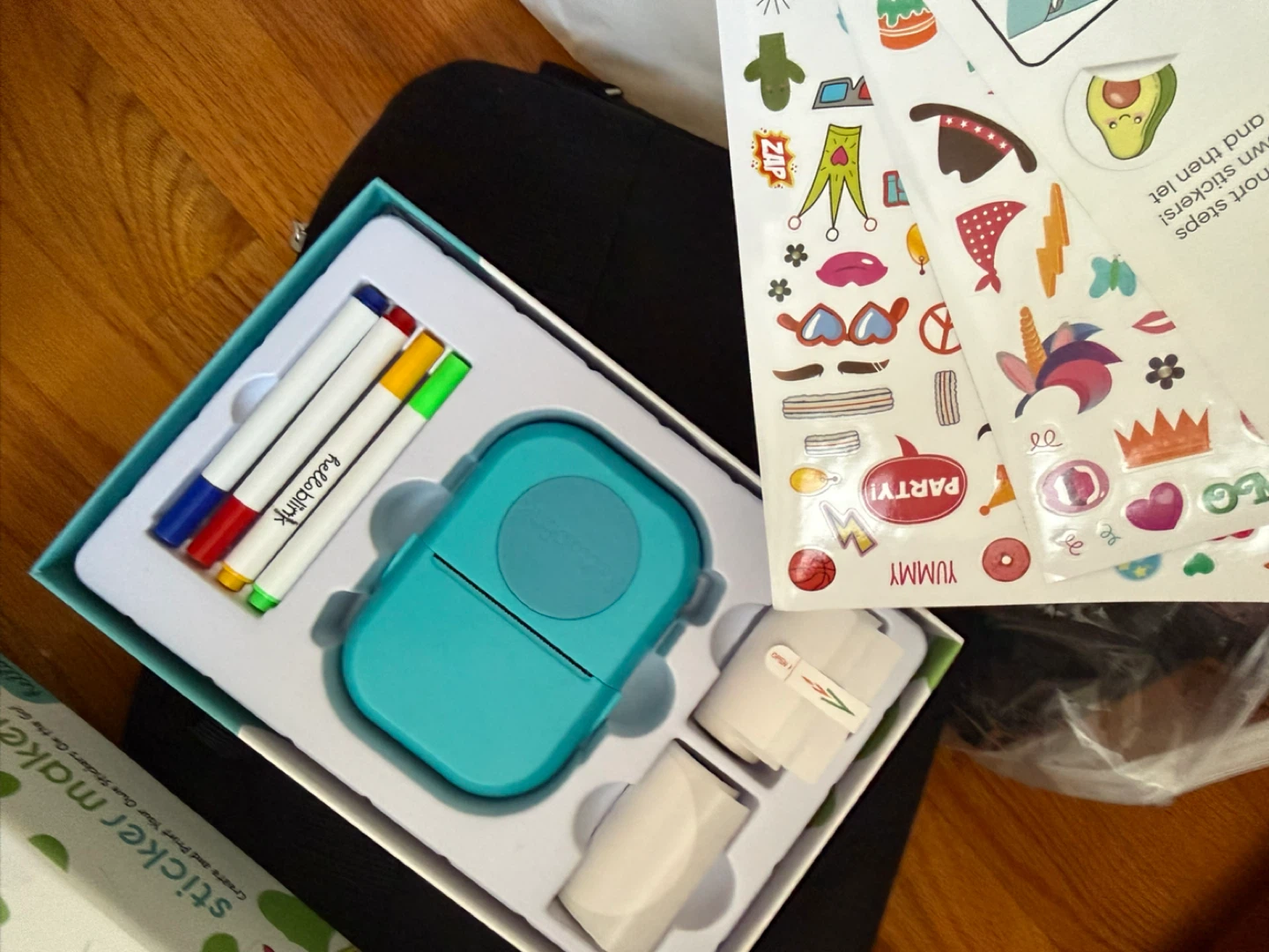 Hellowblink Sticker Maker Kit