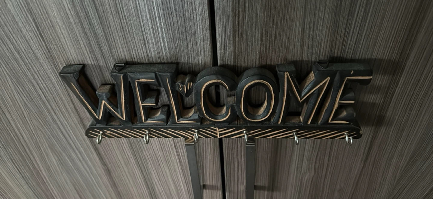 Wooden WELCOME Key Holder - photo 4