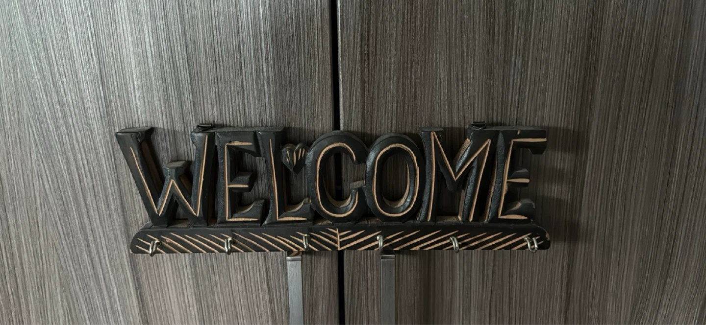 Wooden WELCOME Key Holder - photo 2