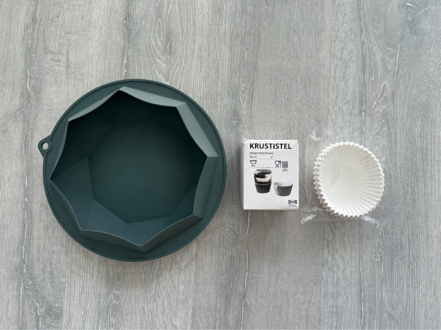 IKEA KRUSTISTEL Bundt Cake Pan and Muffin Liners