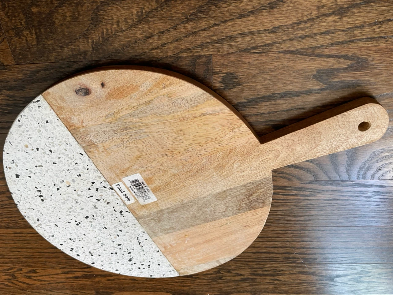 Round Cutting Board with Handle - photo 2
