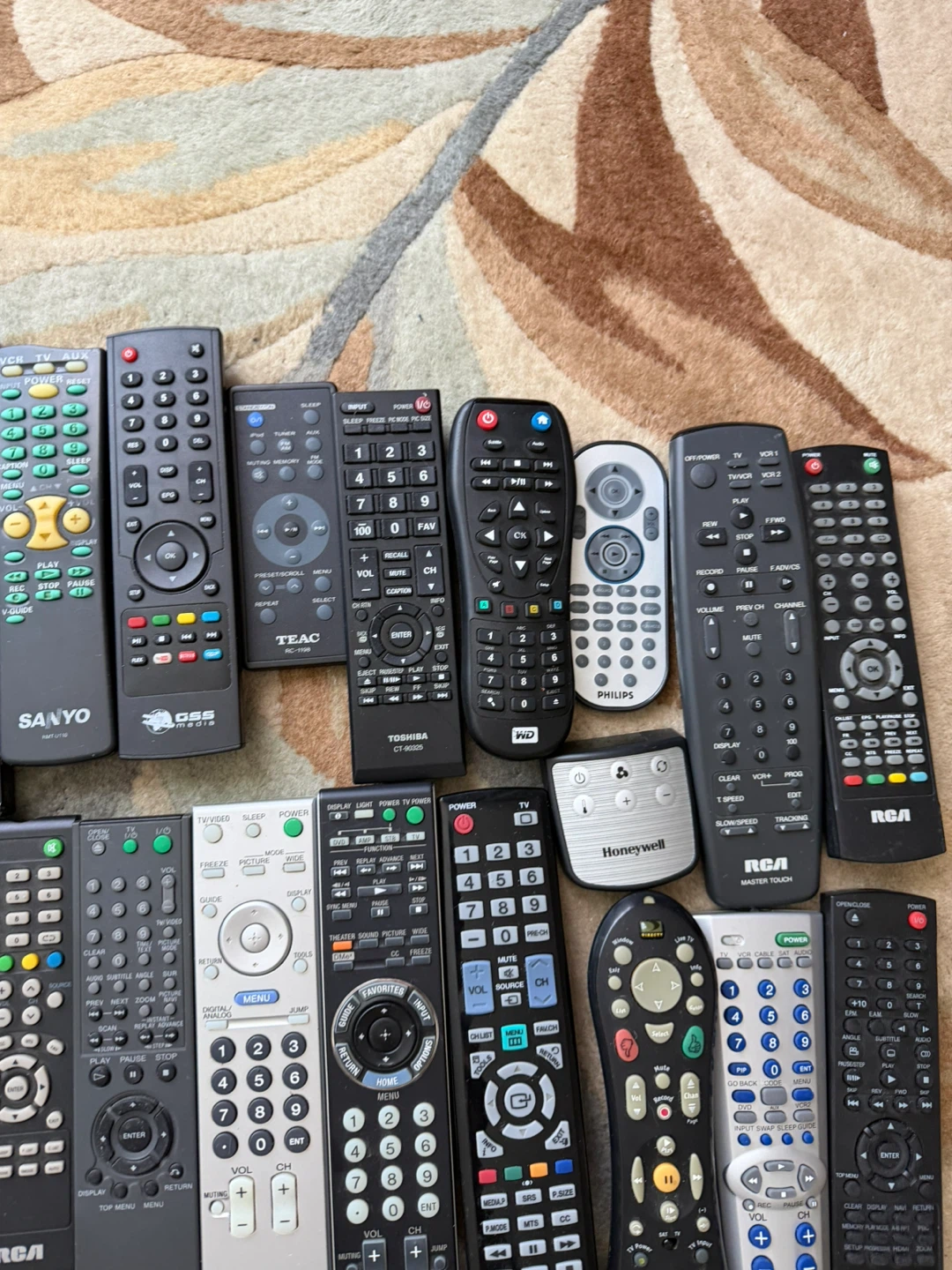 REMOTE CONTROL LOT – TV, DVD, MEDIA & PC DEVICES - photo 4
