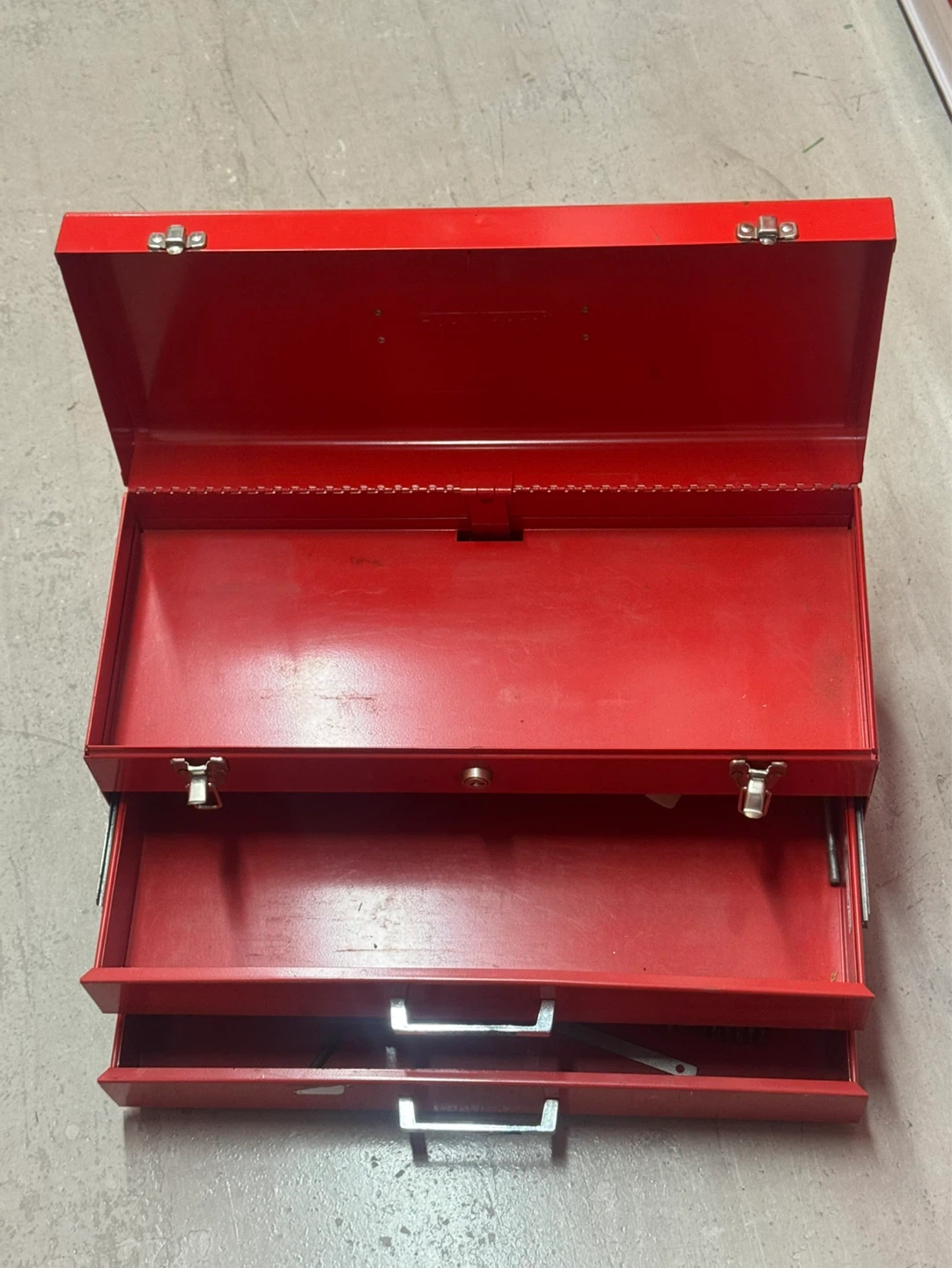 GE Gray Tools Red Metal Toolbox - photo 2