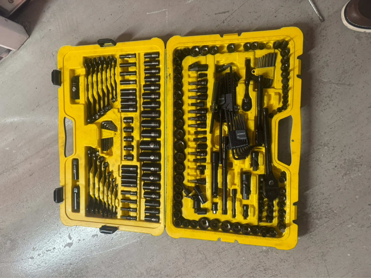 Stanley 274-piece Professional Grade Tool Set - photo 2
