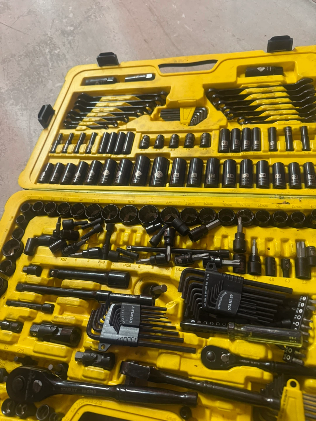 Stanley 274-piece Professional Grade Tool Set - photo 3