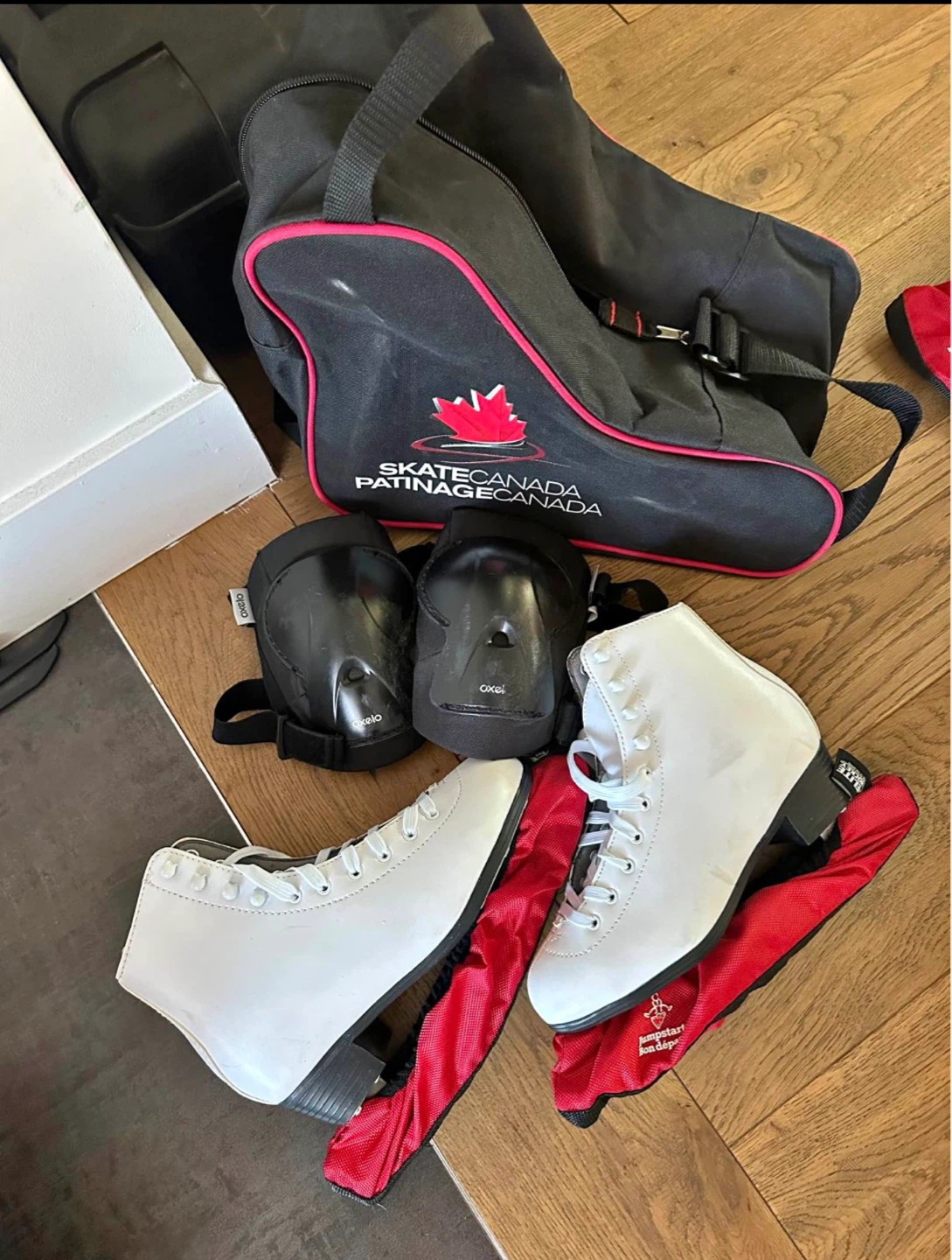 Skate Canada Figure Skates with Bag and Guards