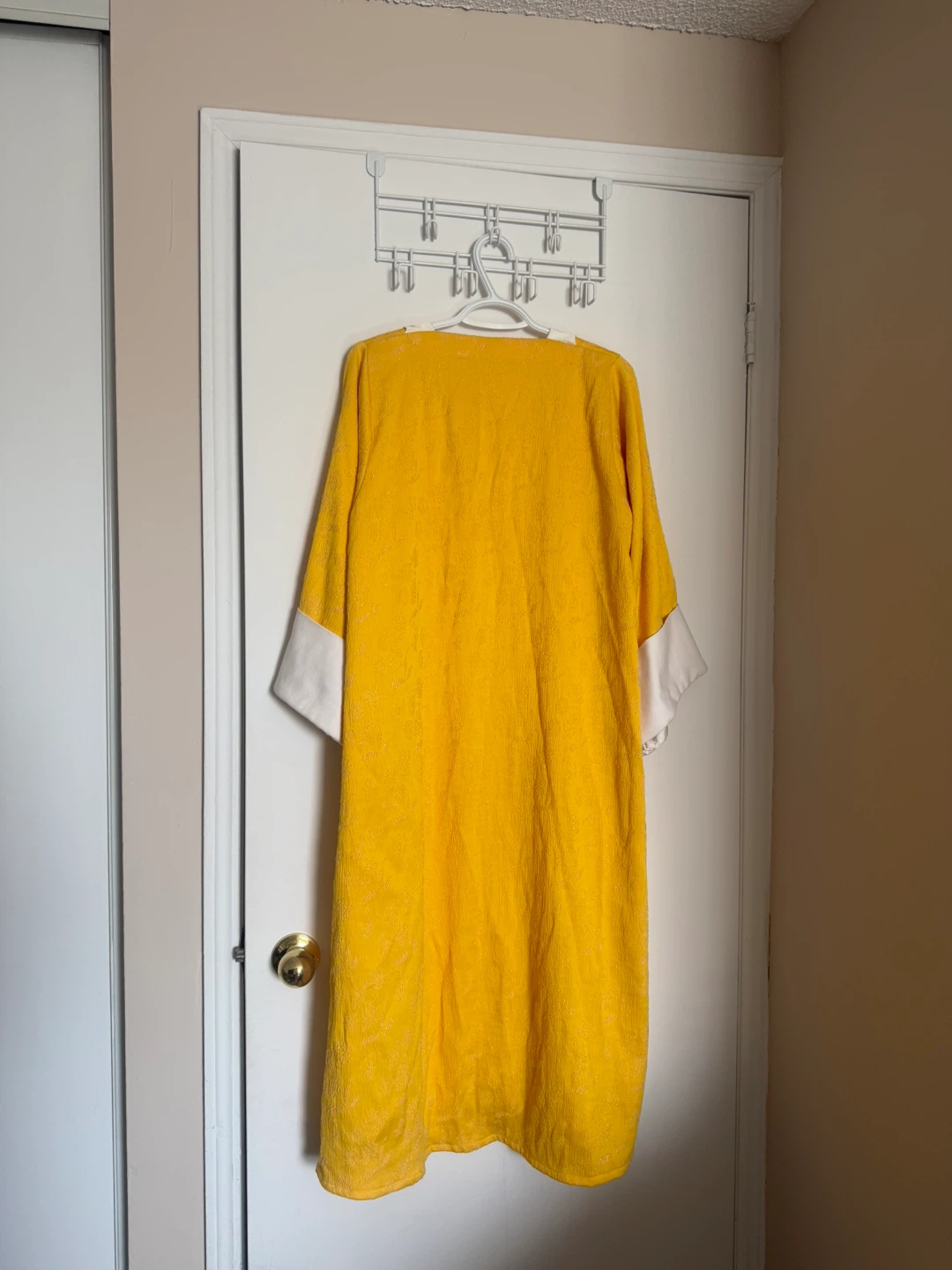 Yellow abaya/cardigan with white trim - photo 2