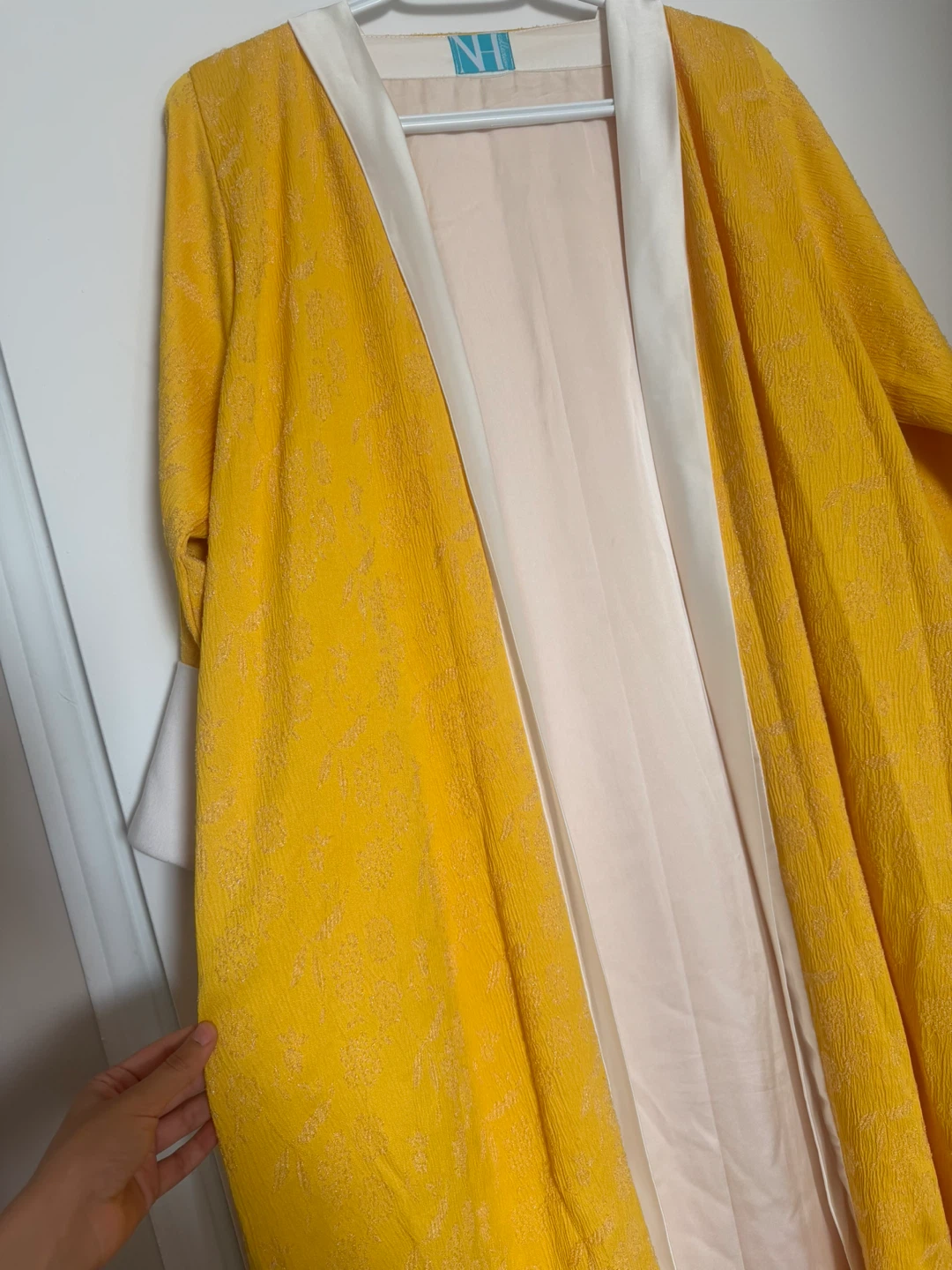 Yellow abaya/cardigan with white trim - photo 3