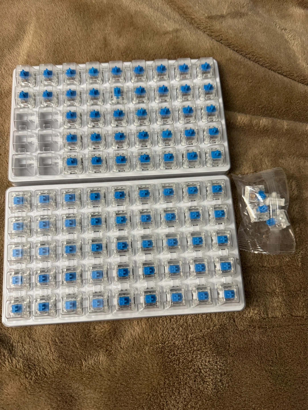 88x Blue Mechanical Switches (Stock, Never Used) - photo 2