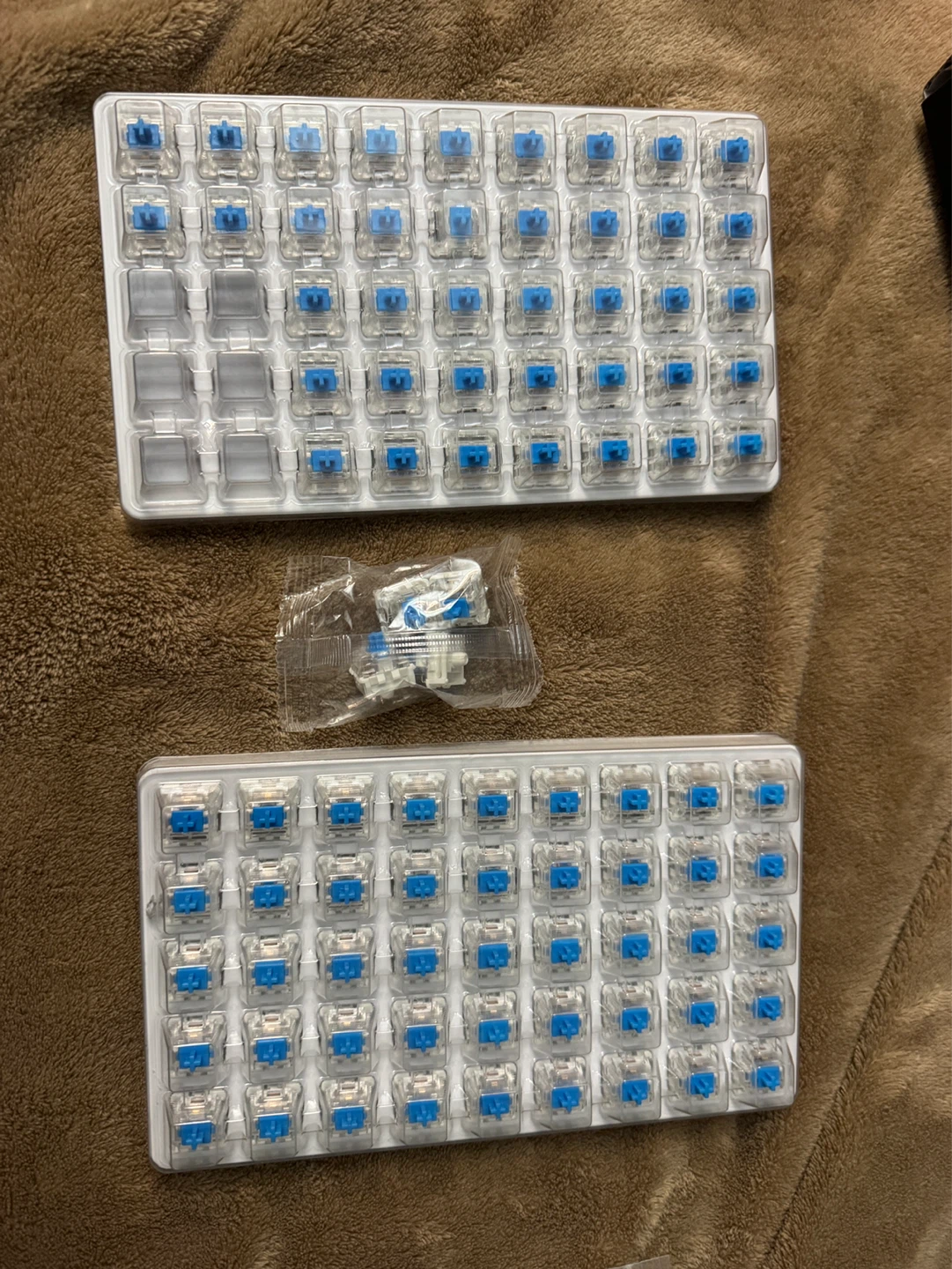 88x Blue Mechanical Switches (Stock, Never Used) - photo 3