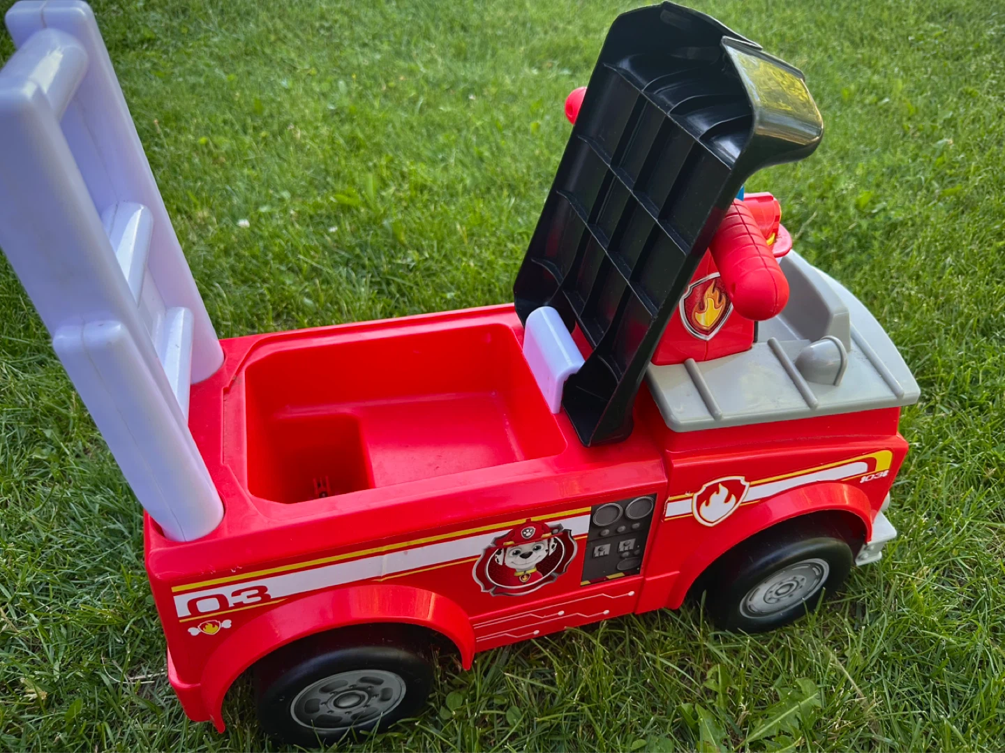 Paw Patrol Marshall Fire Truck Ride-On Toy - photo 4