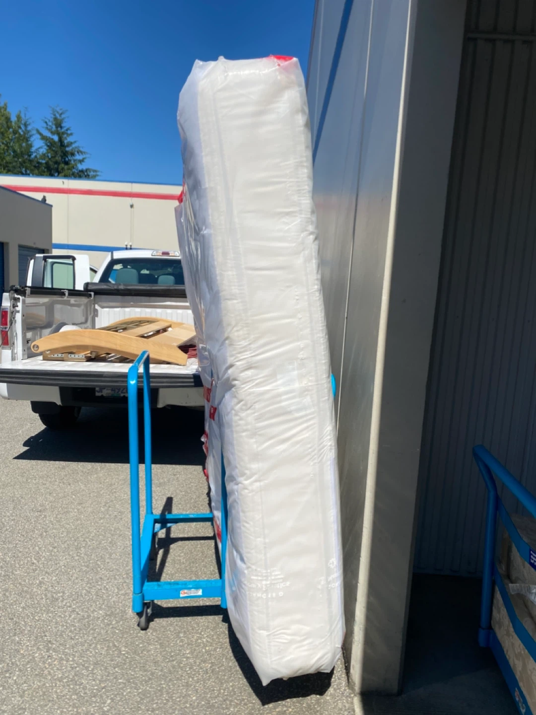 King size bed with box spring and bed frame - photo 3