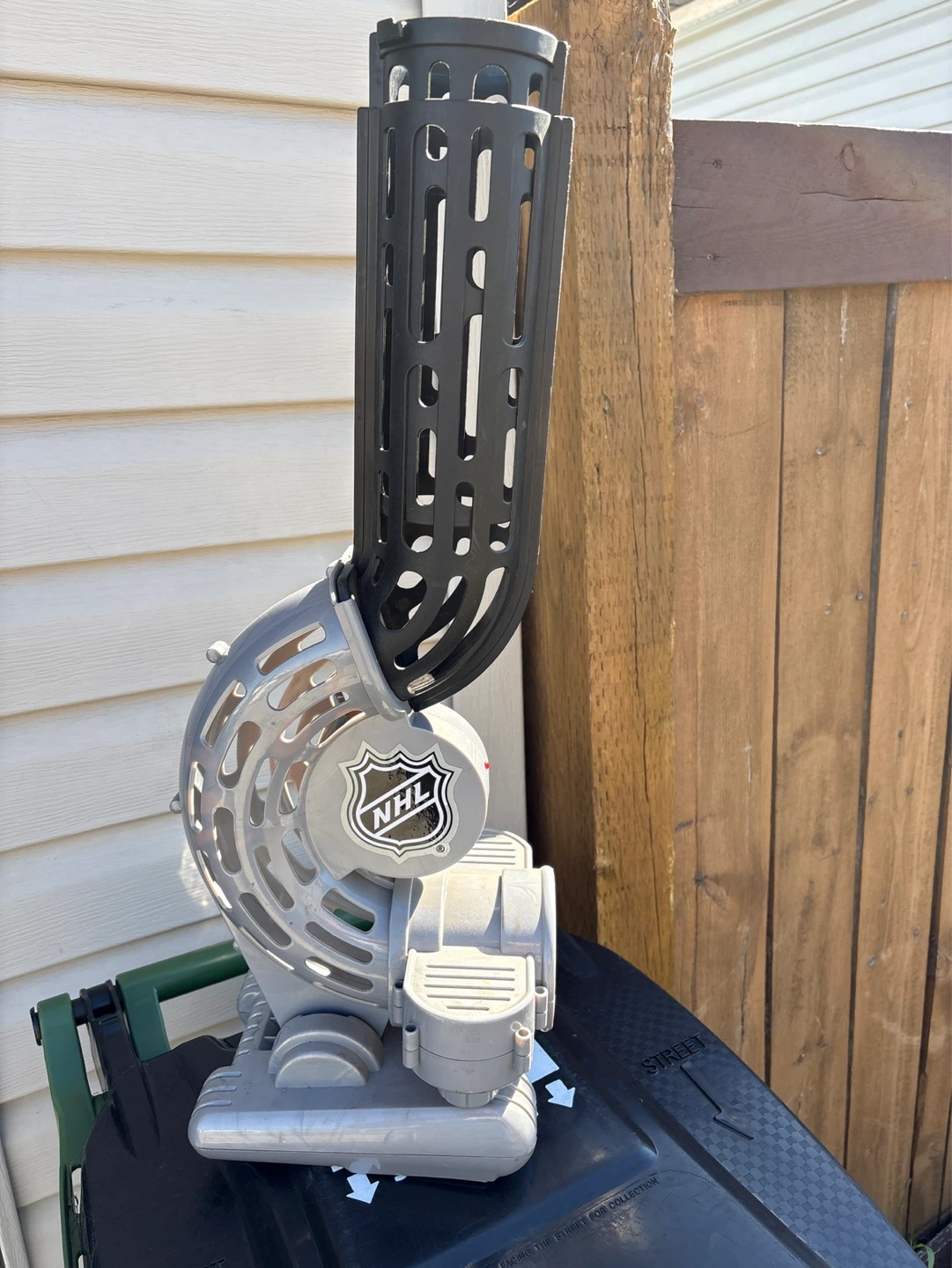 NHL Hockey Ball Launcher