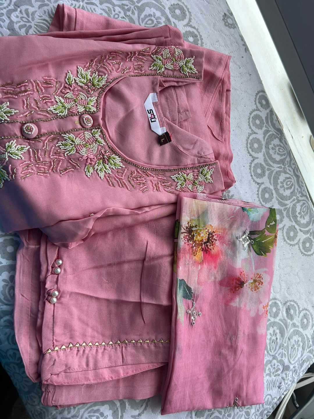 Pink embroidered Kurti with Pants and dupatta - photo 2