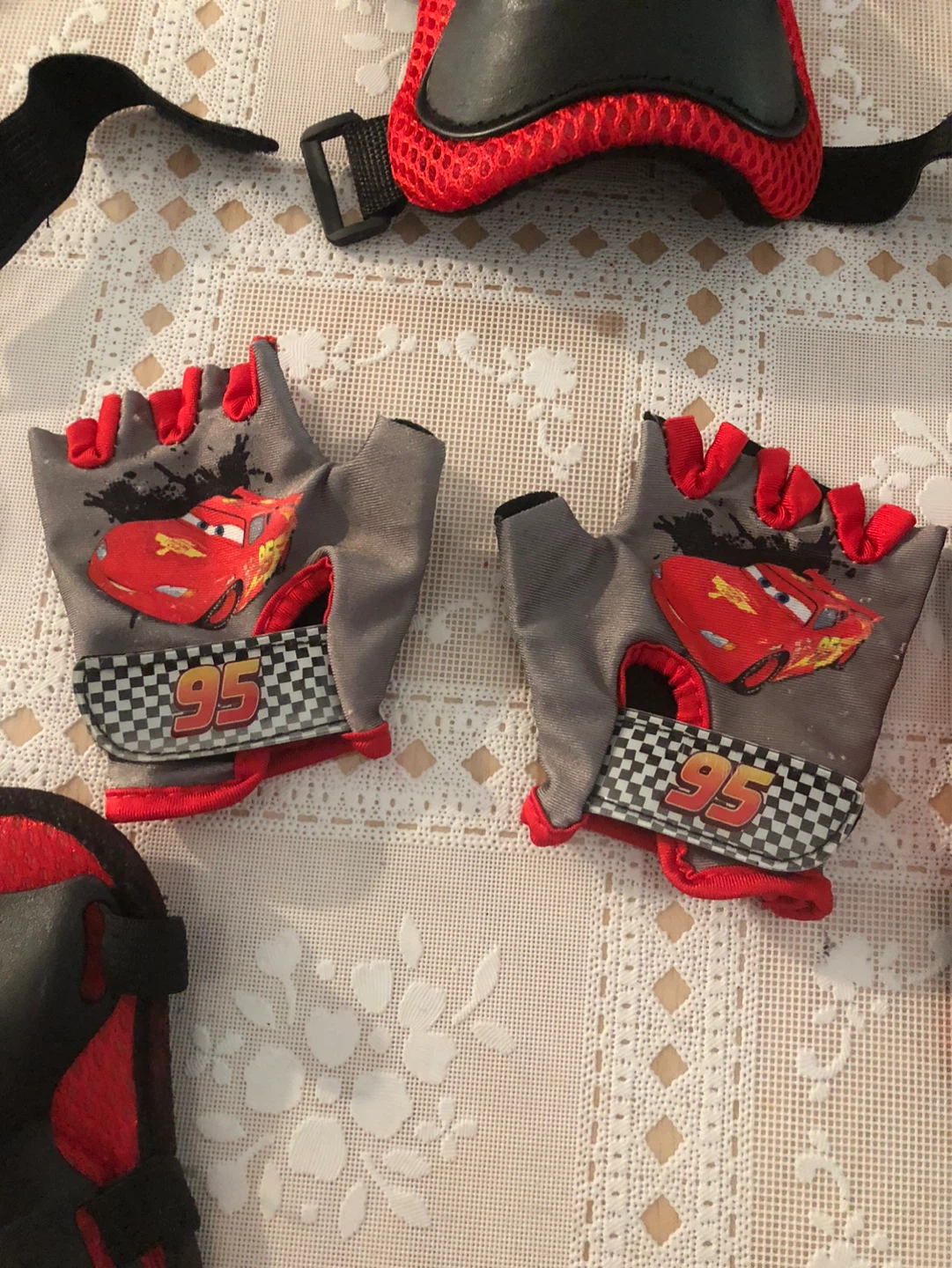 Lightning McQueen Protective Gear Set - photo 3