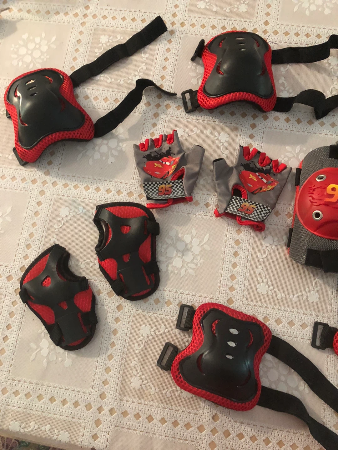 Lightning McQueen Protective Gear Set - photo 2