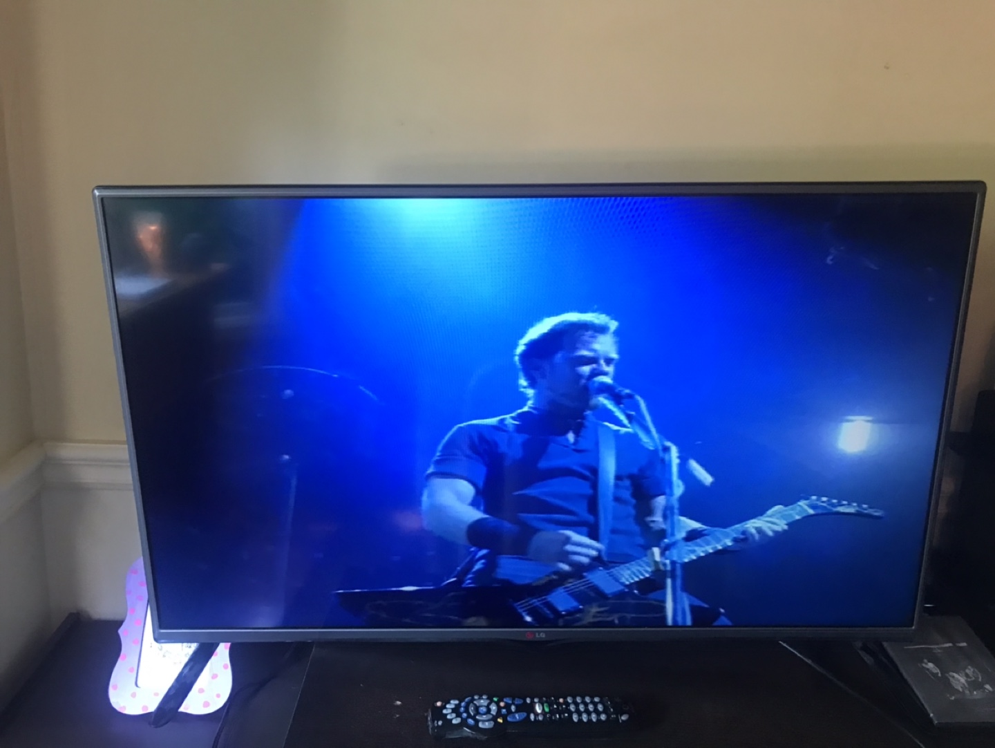LG 42 inch LB5550-UY TV - No remote