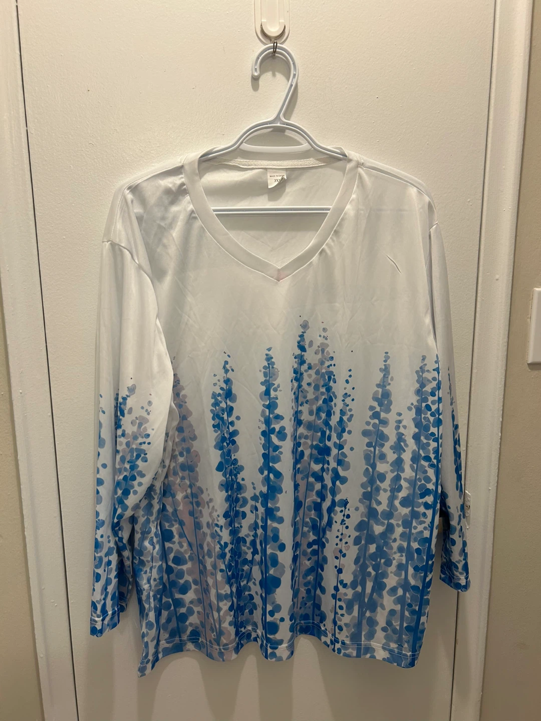 Brand New Floral Long Sleeve V-Neck Top - Size 3XL