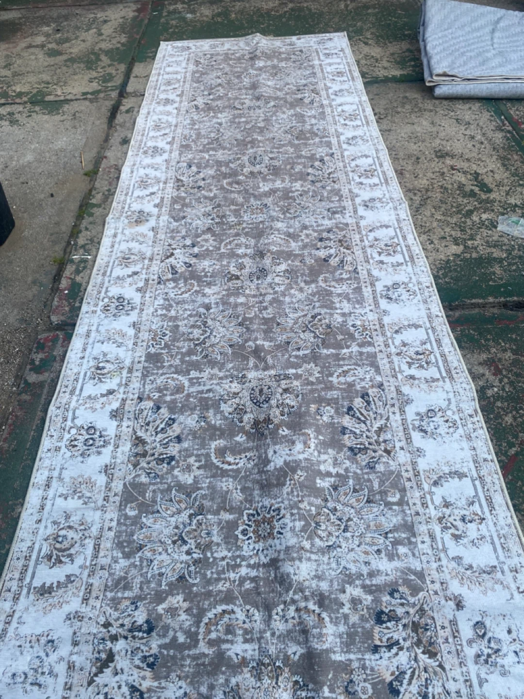 Runner Rug - Distressed Floral Pattern - photo 2