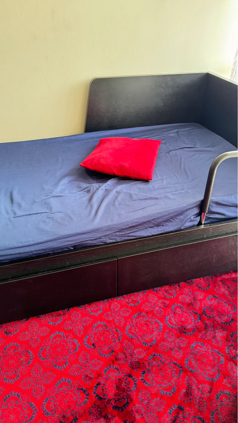 IKEA twin bed frame - photo 4