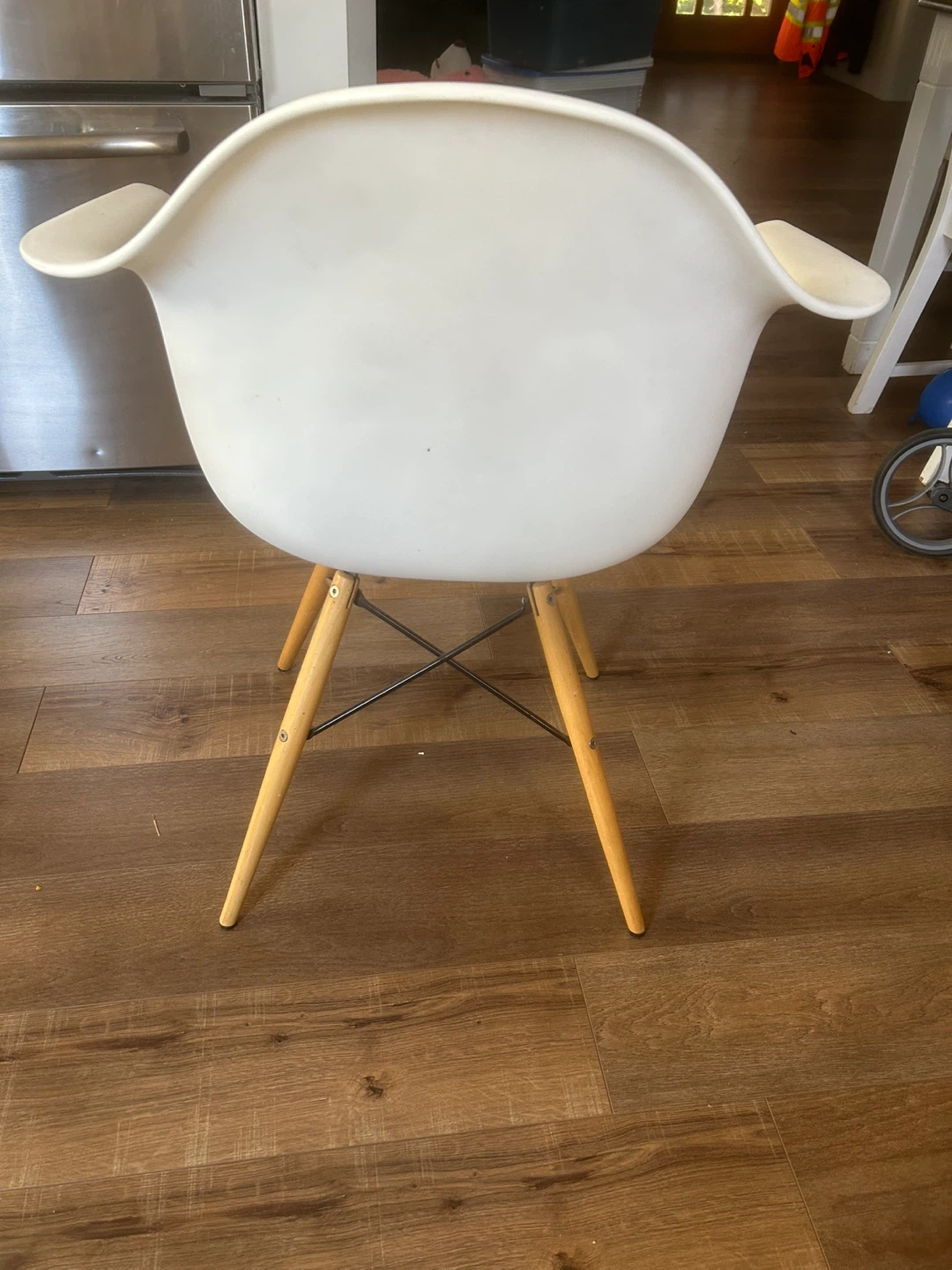 White Molded Plastic Accent Chair with Wood Legs - photo 3