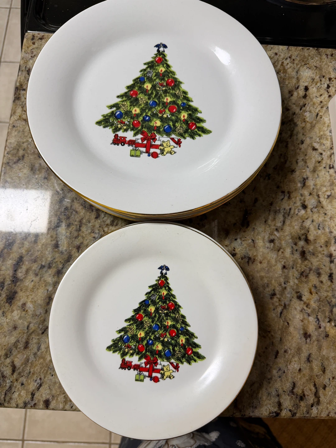 Set of Christmas Tree Plates 4 large 4 medium with 4 cups