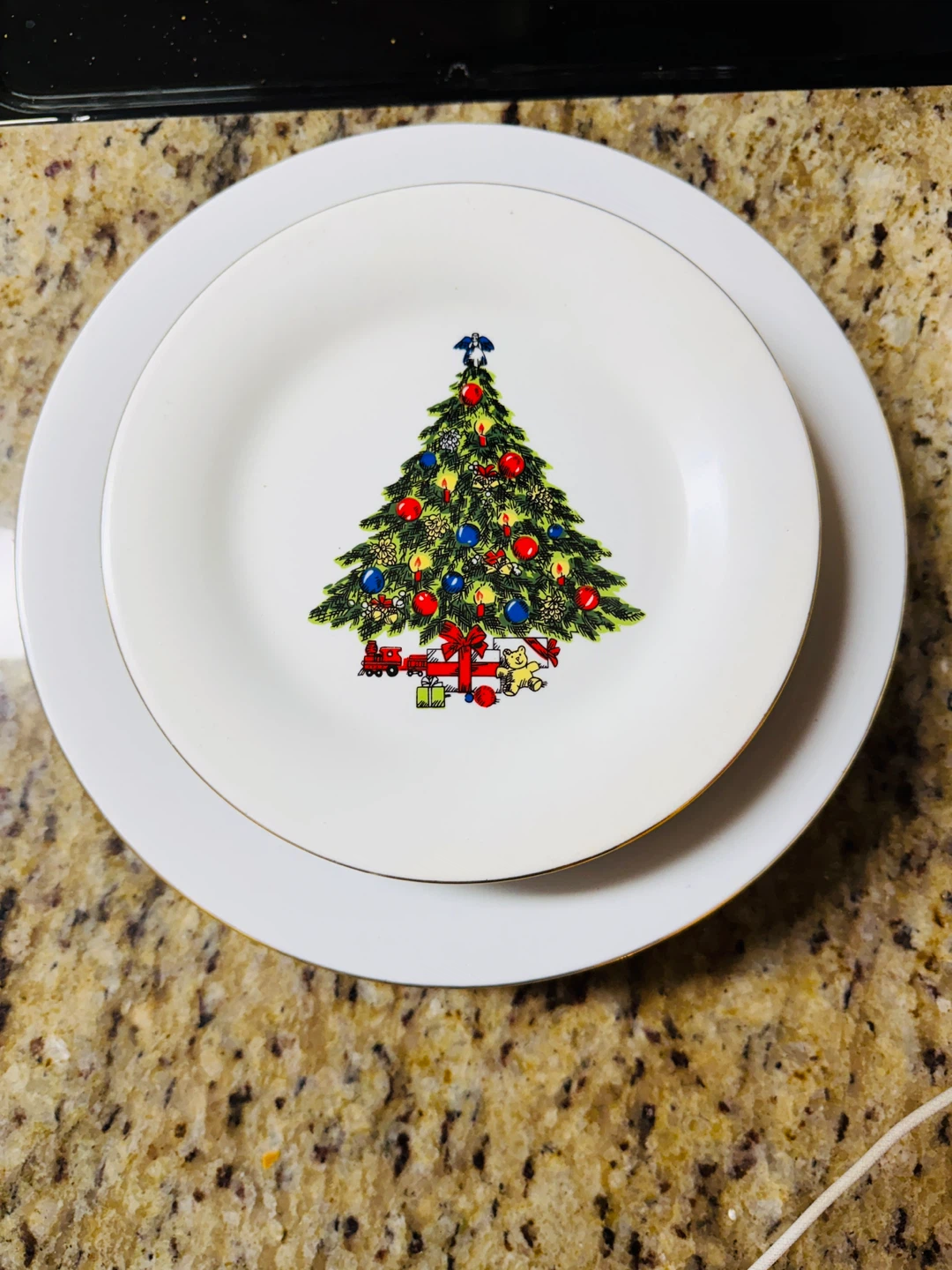 Set of Christmas Tree Plates 4 large 4 medium with 4 cups - photo 2
