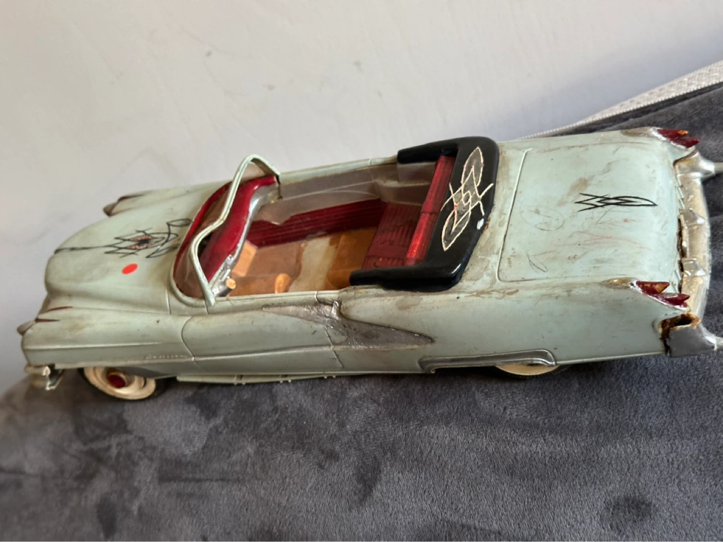 monogram cadillac model  made to look beat up. - photo 4