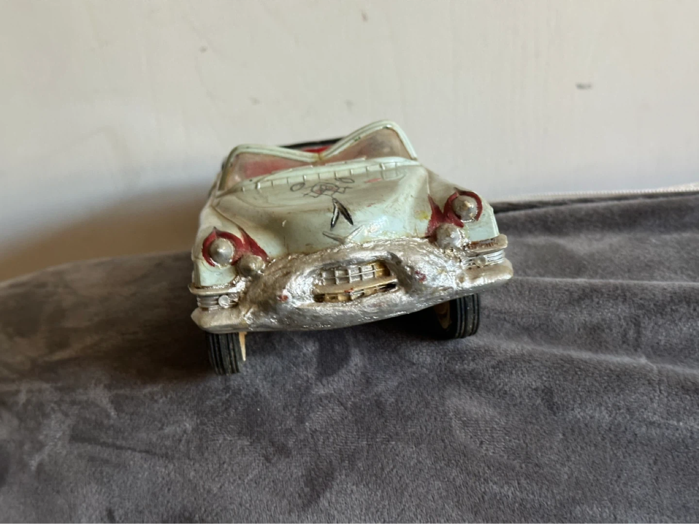 monogram cadillac model  made to look beat up. - photo 2