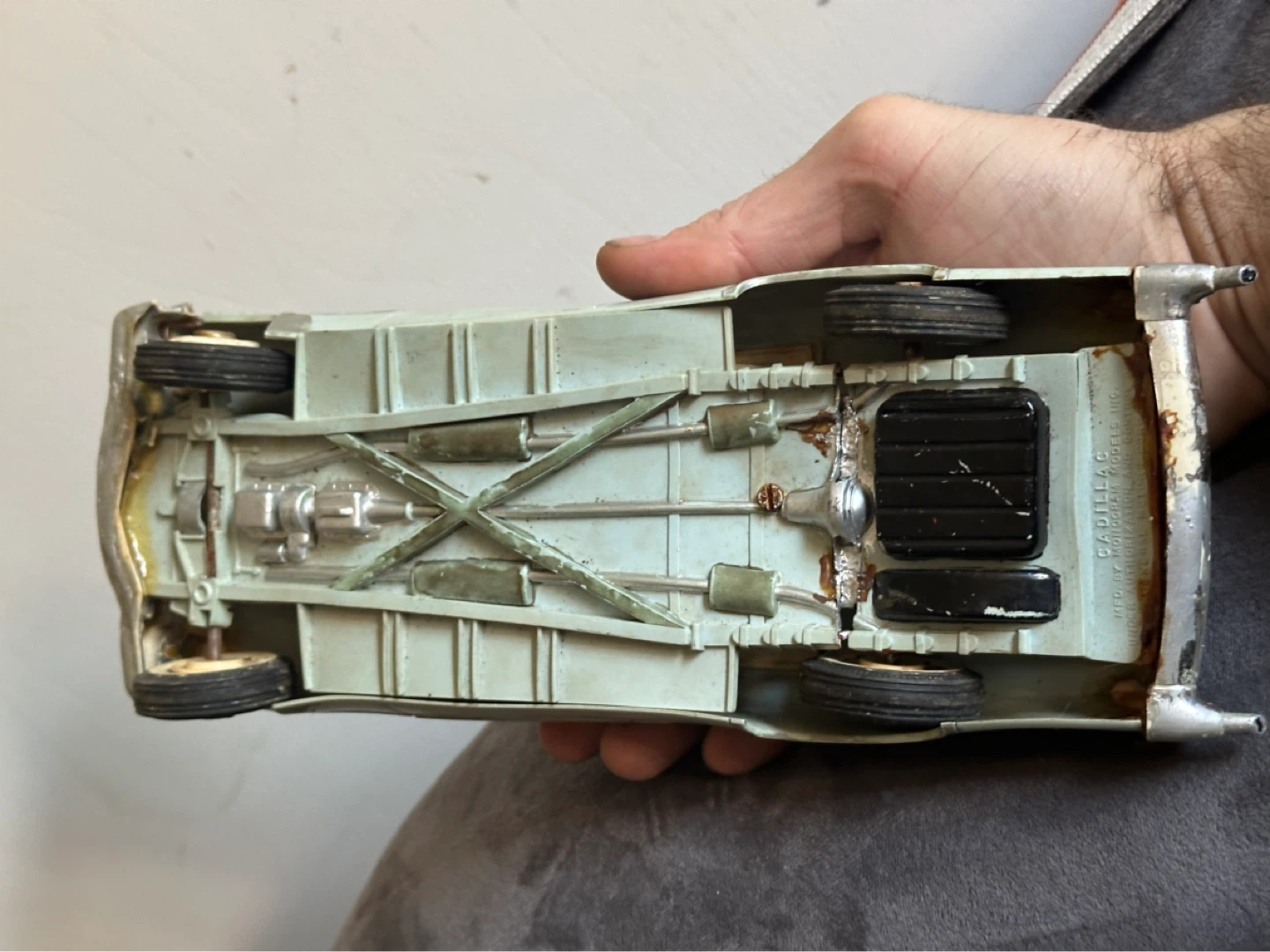 monogram cadillac model  made to look beat up. - photo 5
