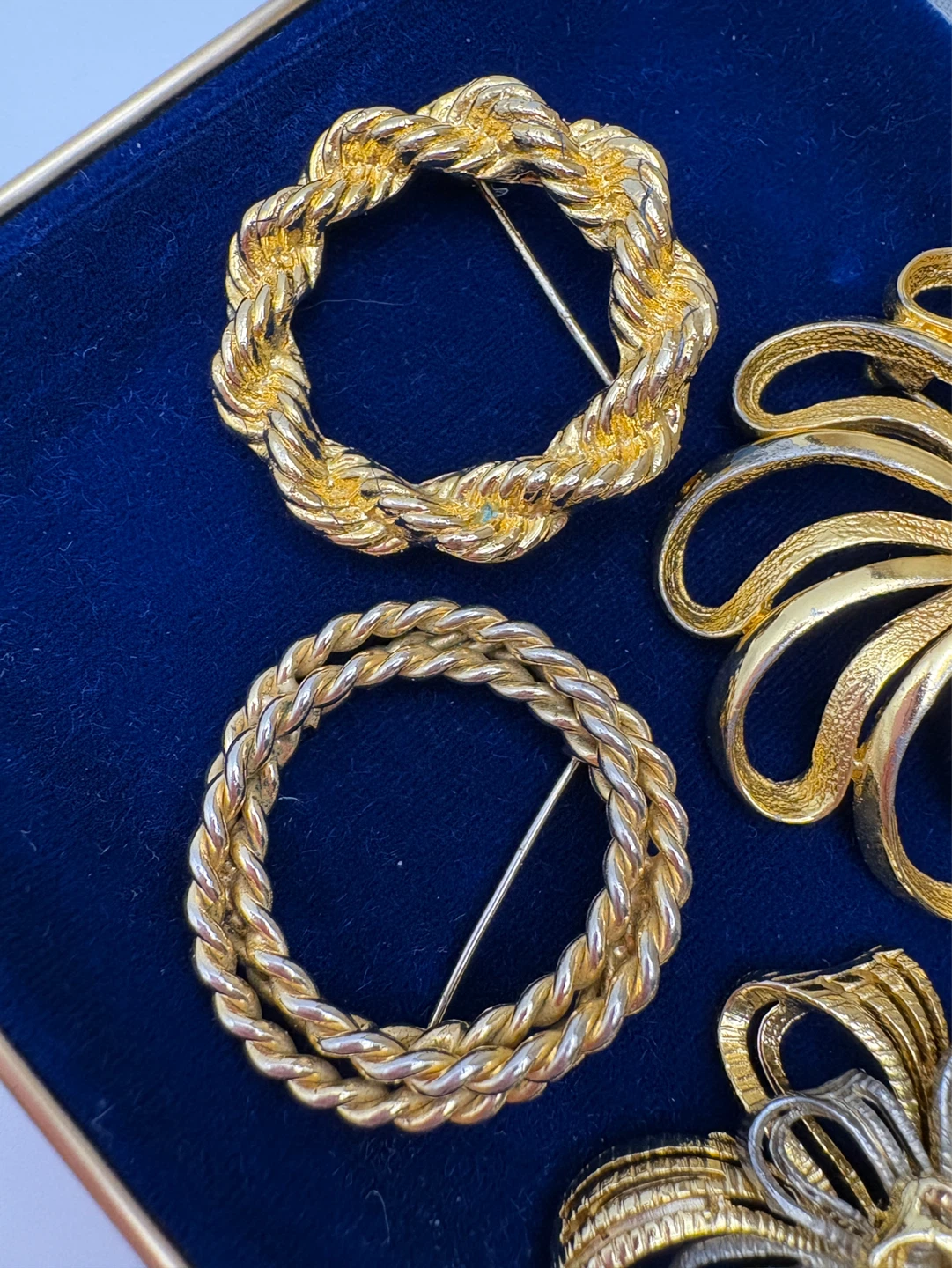 Lot of 6 Vintage Gold Tone Brooches - photo 2