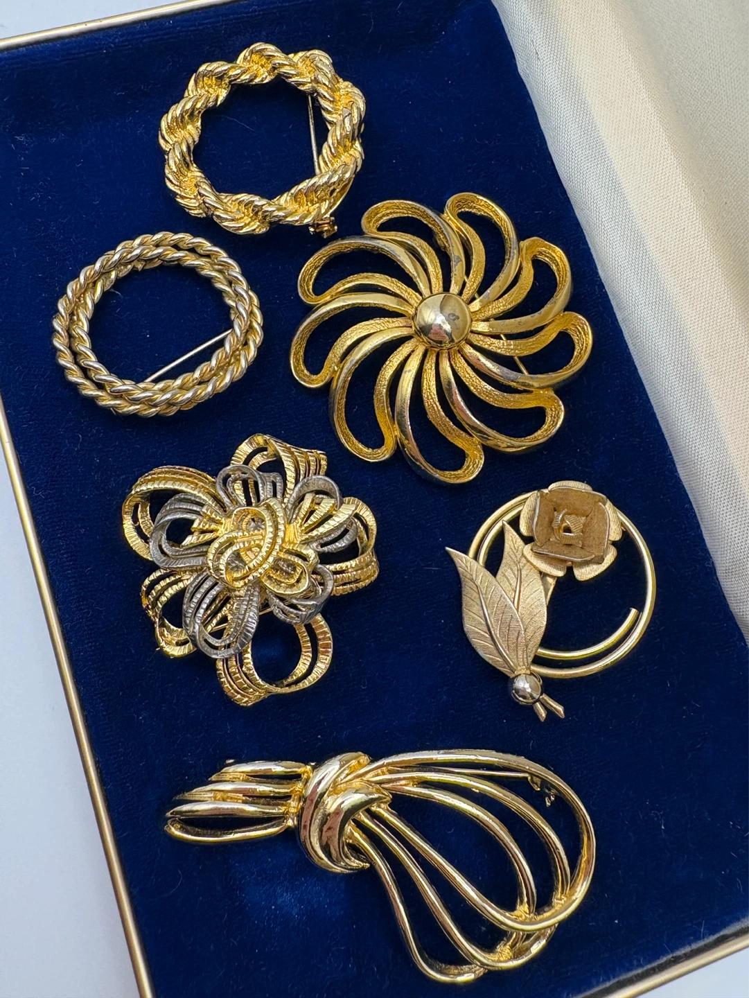 Lot of 6 Vintage Gold Tone Brooches