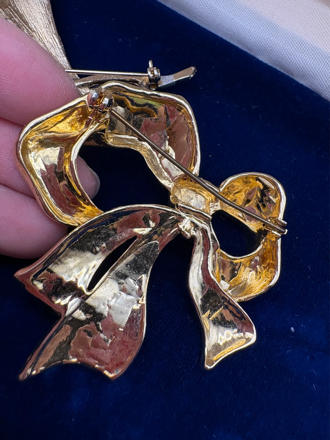 Gold Leaf and Bow Brooch Lot of 2 - photo 4