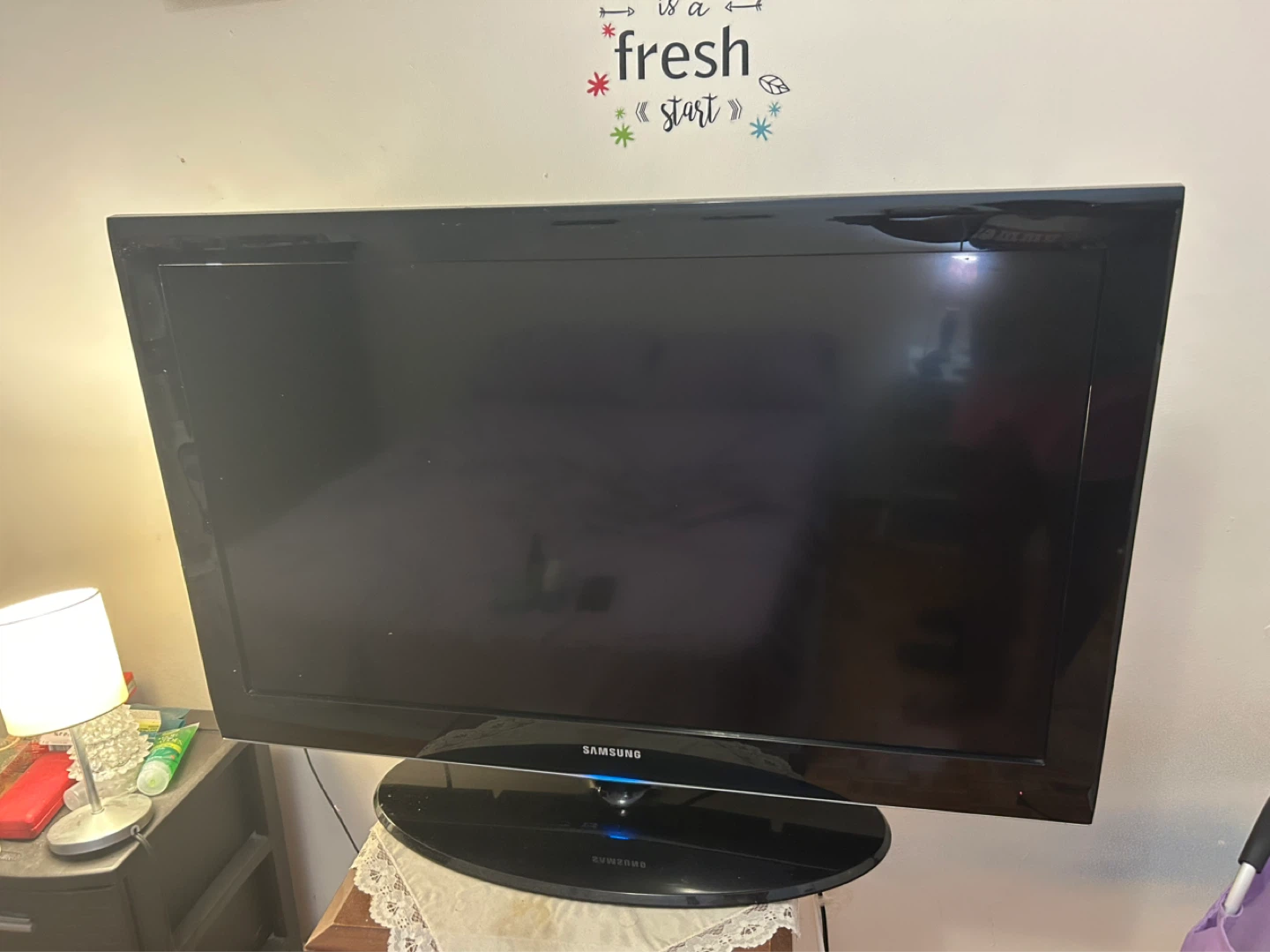 Samsung Flat Screen TV - photo 2