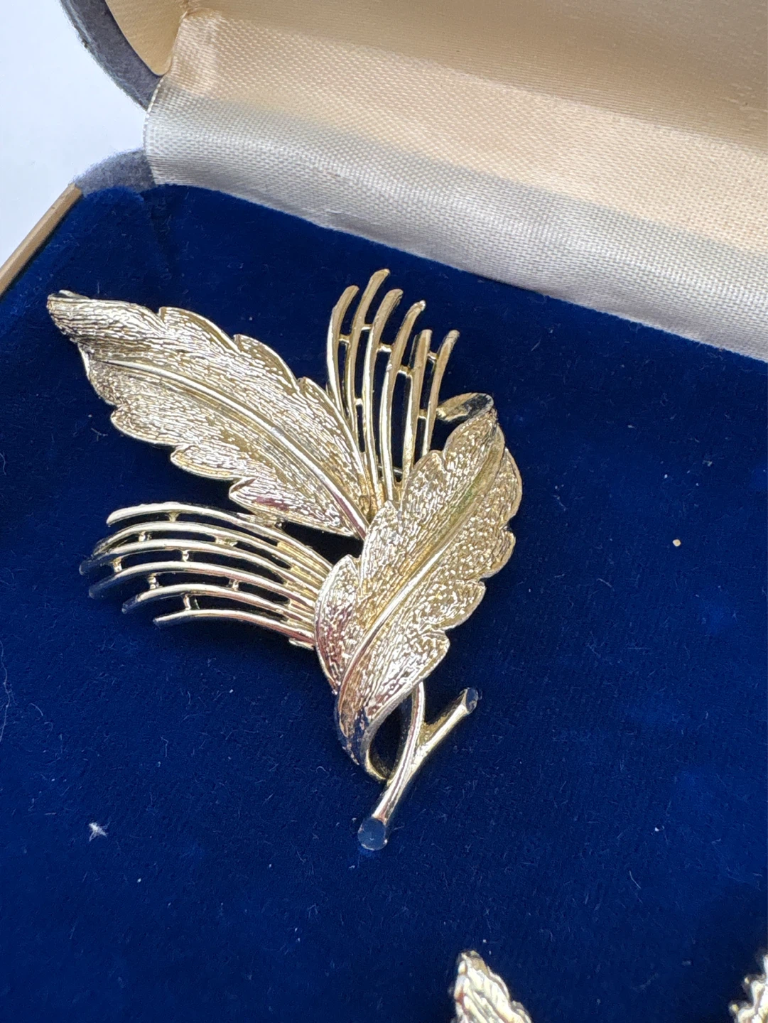 Gold tone brooches Lot of 2 starfish and leaf - photo 3