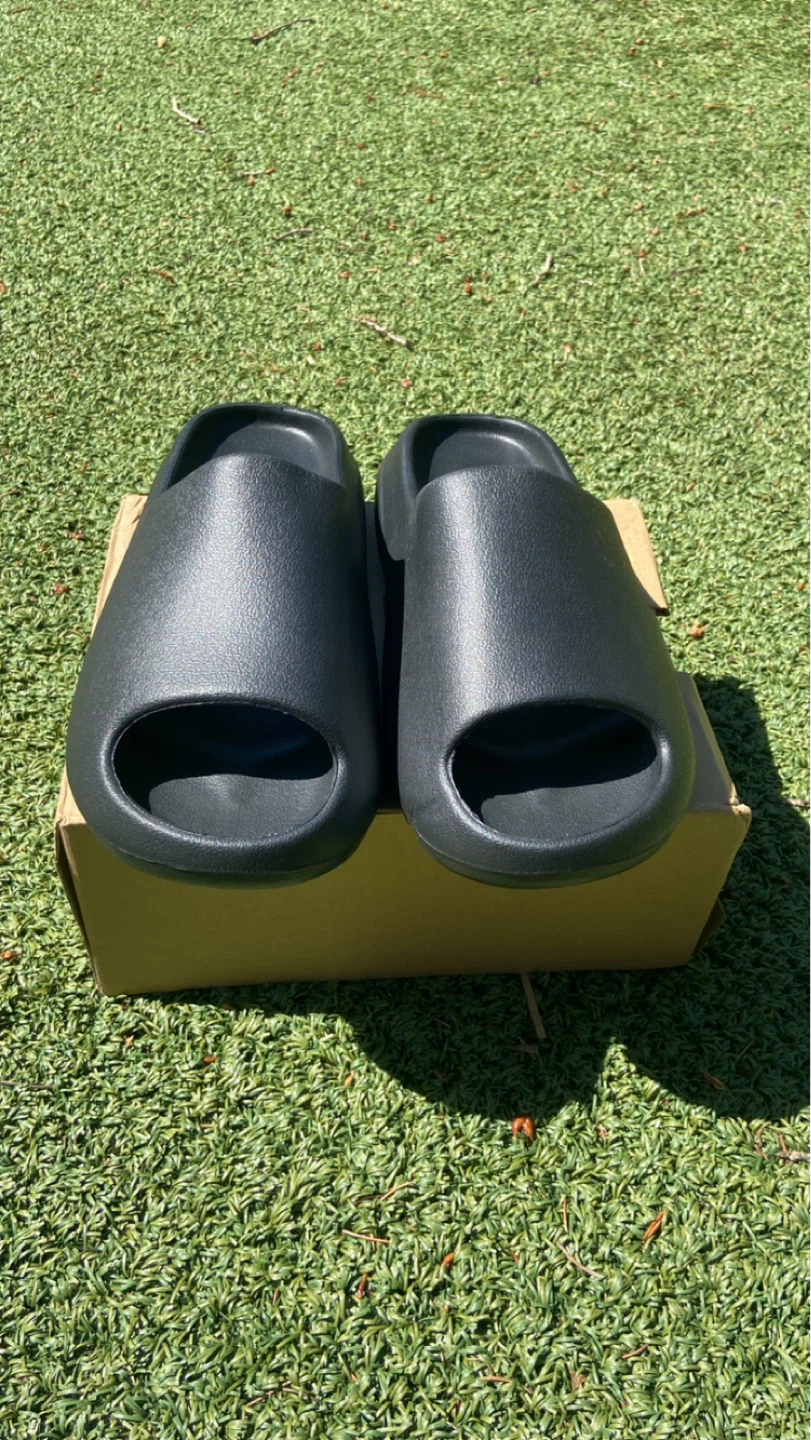 URGENTLY NEED GONE! Size 12 & 10 Adidas Yeezy Slide Black - photo 3
