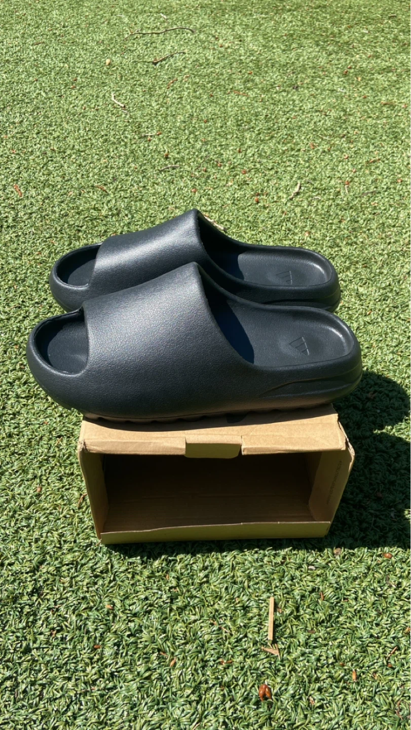 URGENTLY NEED GONE! Size 12 & 10 Adidas Yeezy Slide Black - photo 2