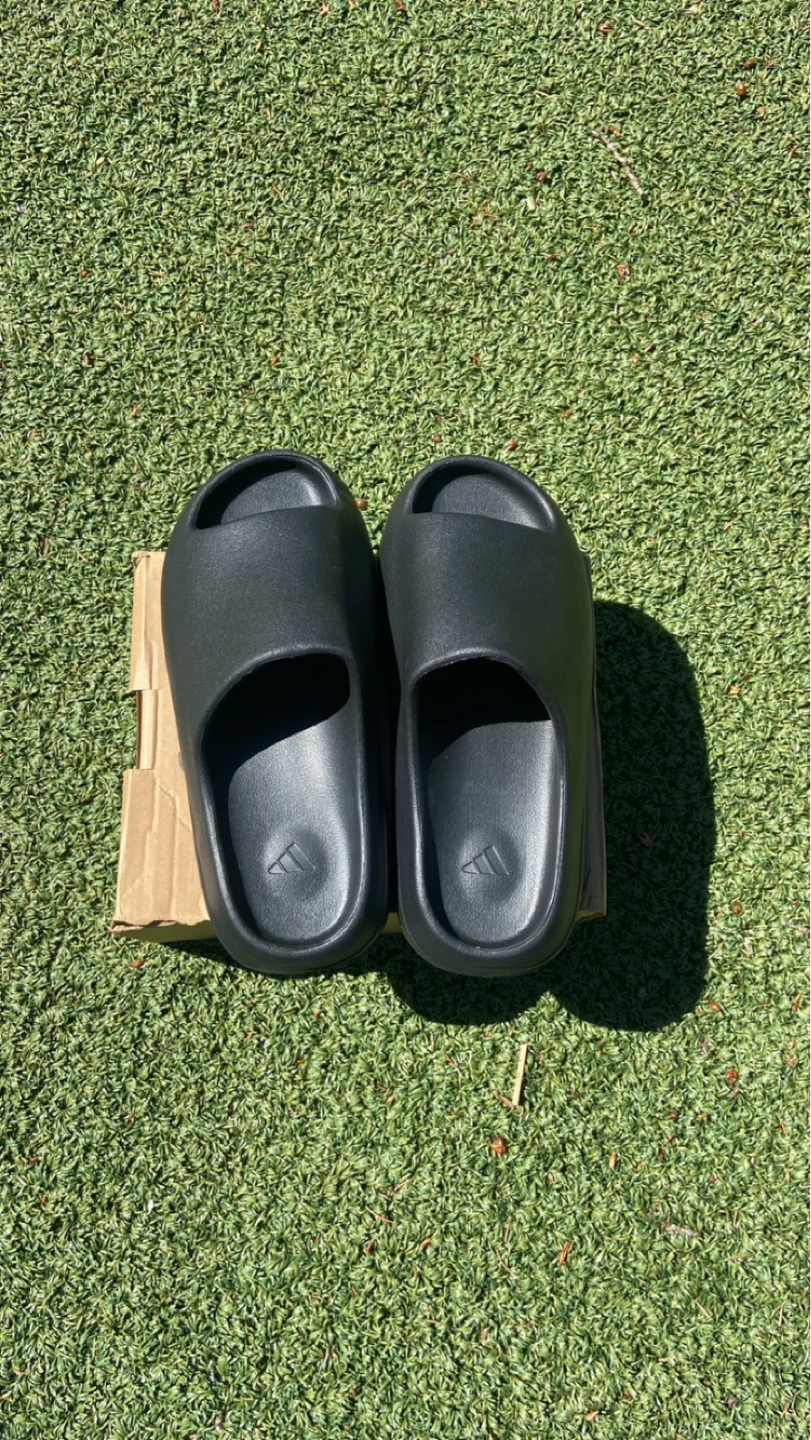 URGENTLY NEED GONE! Size 12 & 10 Adidas Yeezy Slide Black - photo 4