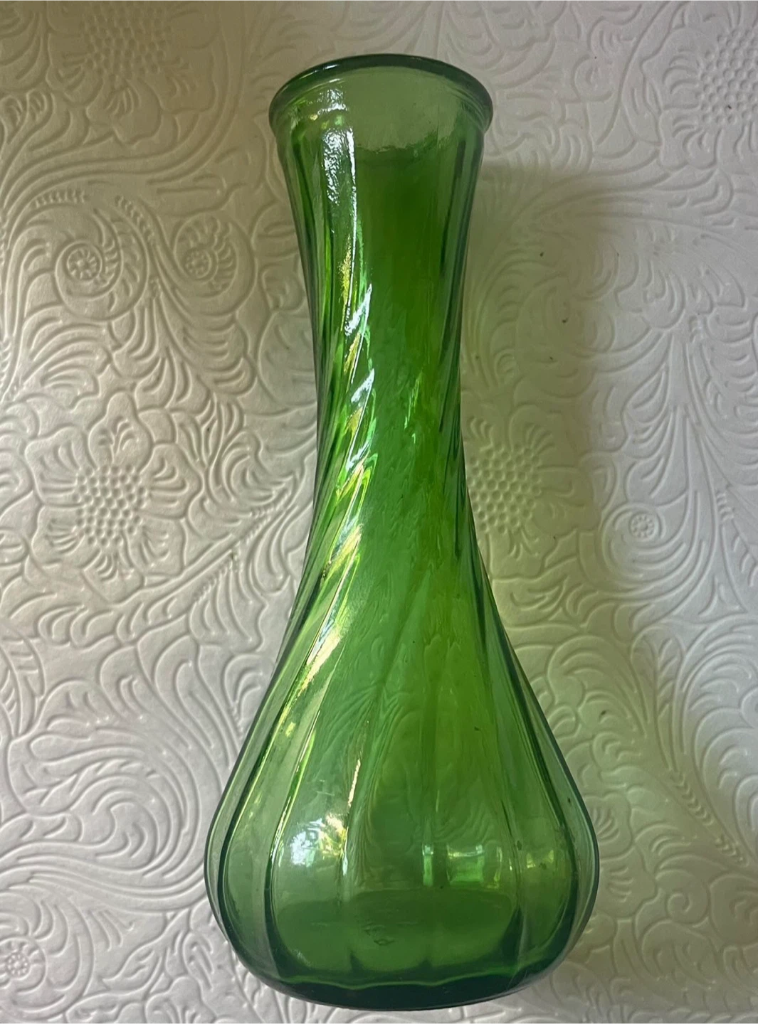 Stunning Vintage Hoosier Glass Green Swirl Bud Vase – 6”