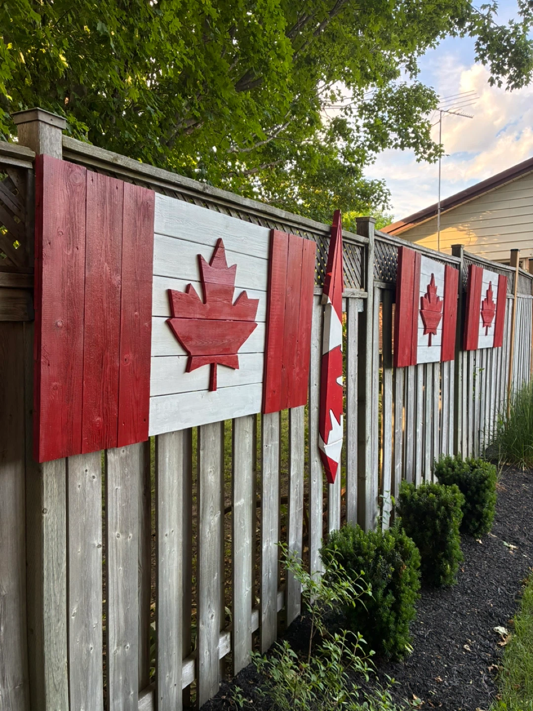 Canadian Flag Wooden Decor Set - photo 3