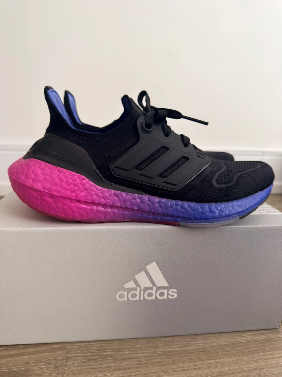 Adidas Ultraboost 22 Women’s Running Shoes – Size 7W US