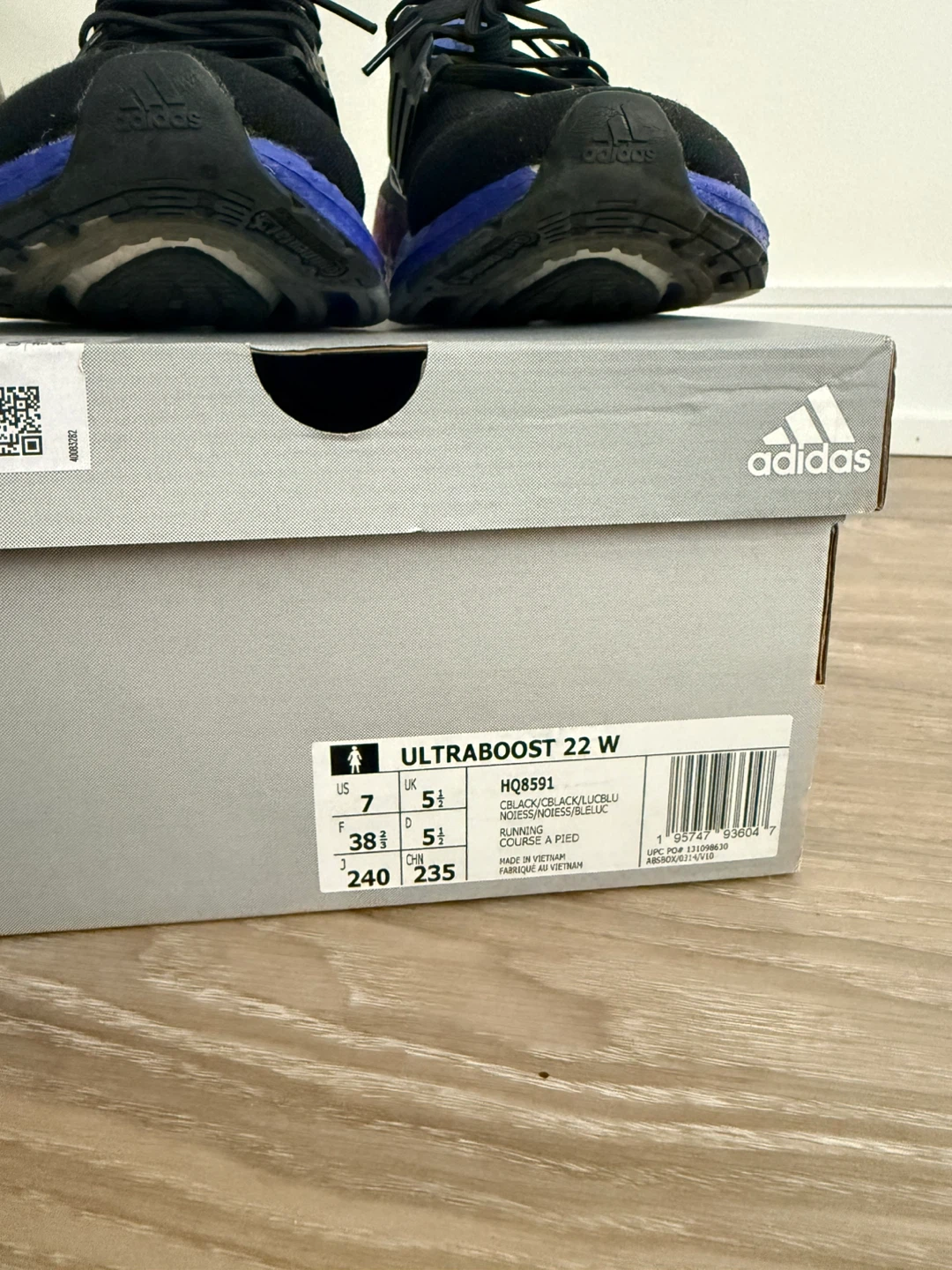 Adidas Ultraboost 22 Women’s Running Shoes – Size 7W US - photo 3