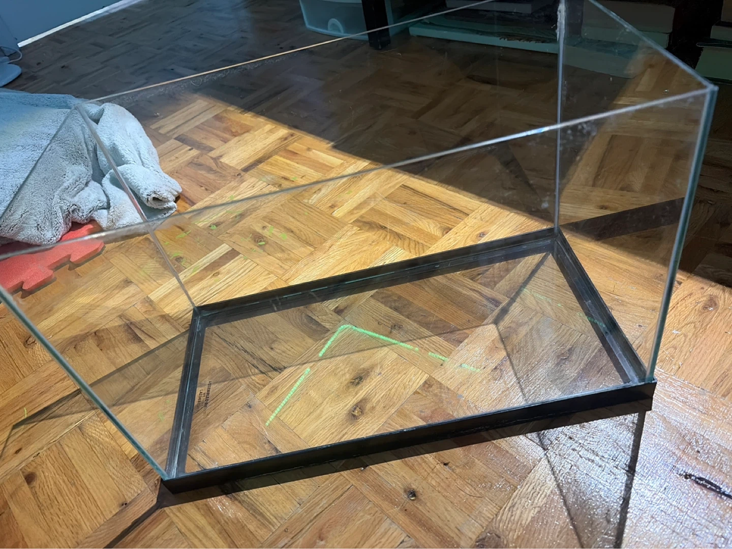 Rim-less 6 gallon fish tank
