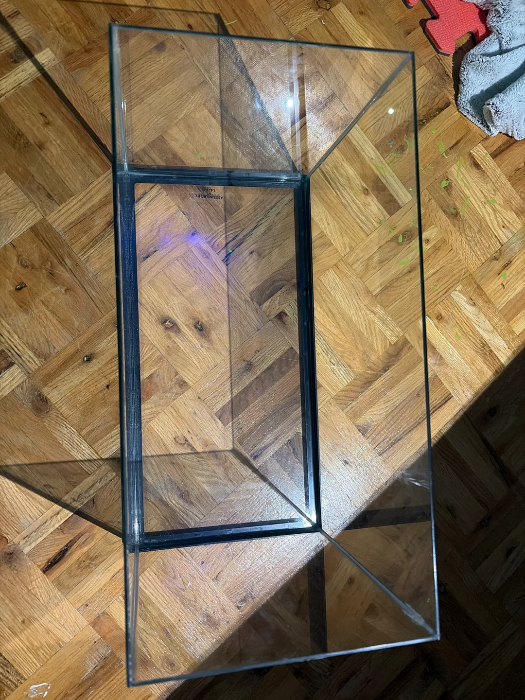 Rim-less 6 gallon fish tank - photo 2