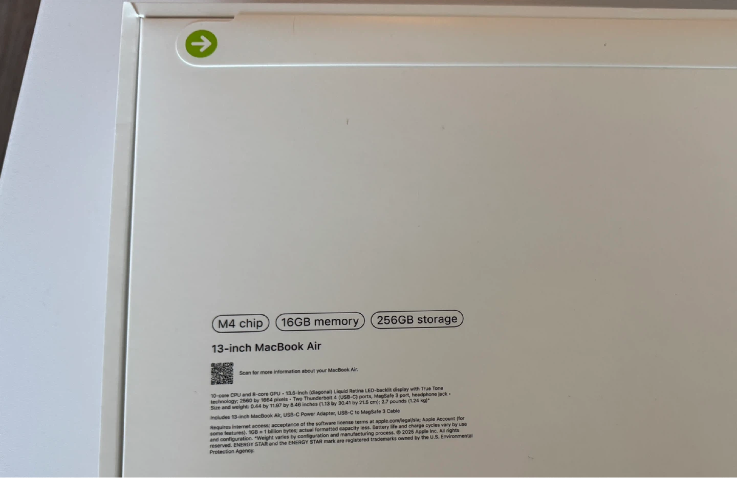 Brand new MacBook Air M4 chip 13" 16GB RAM 256GB Starlight - photo 2