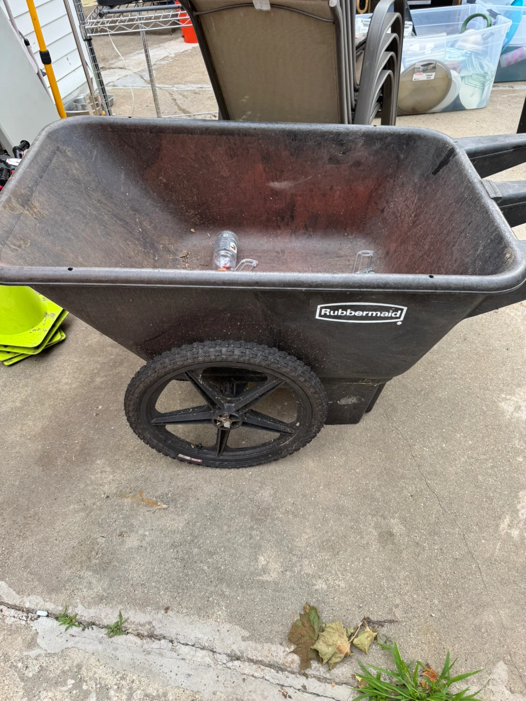 Rubbermaid Wheelbarrow