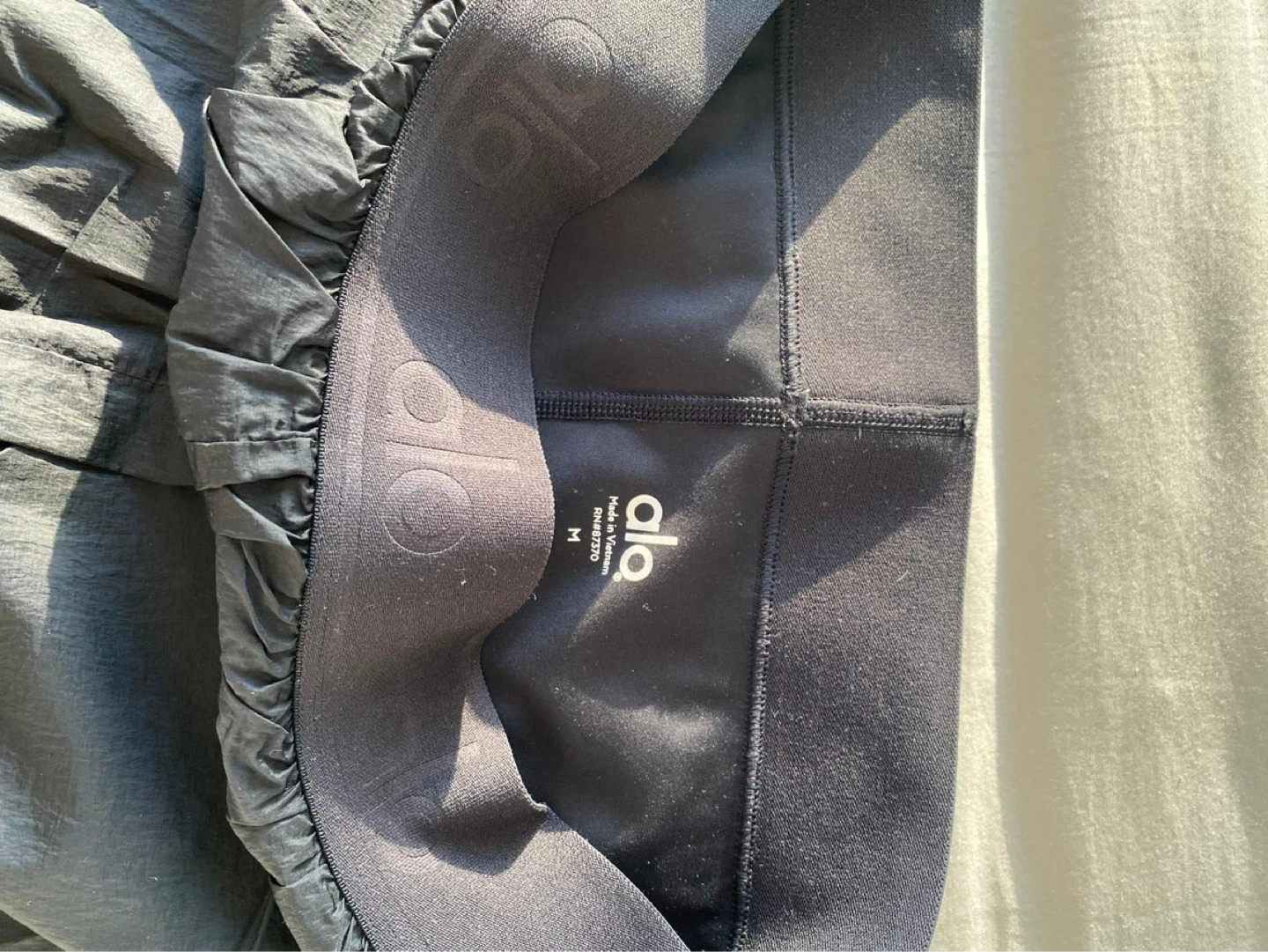 Alo Yoga Black Athletic Shorts Size Medium - photo 3
